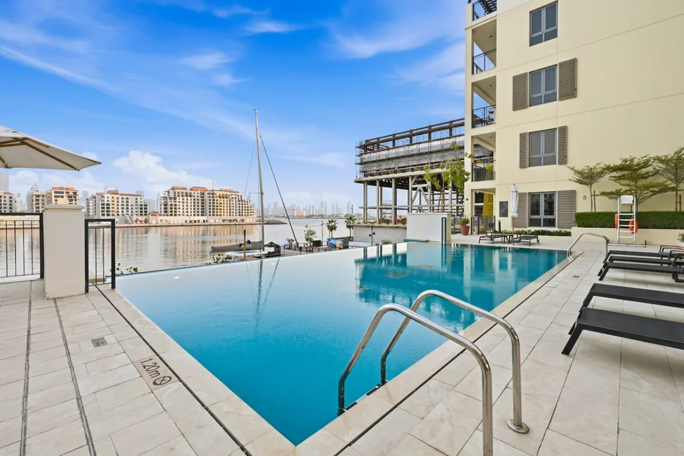 Shared waterfront pool at Le Pont