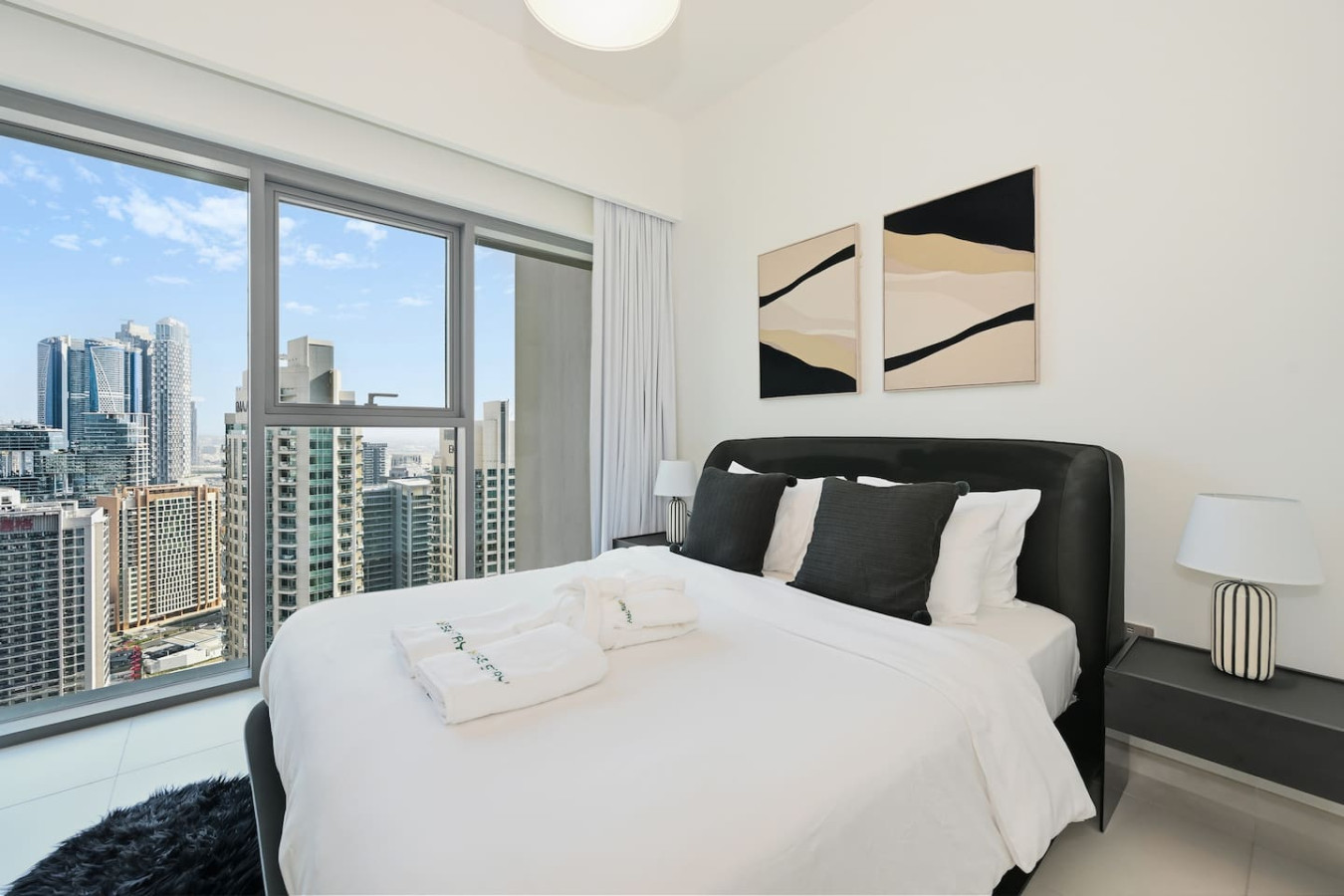 Stylish 2BR | 3 min walk to Dubai Mall