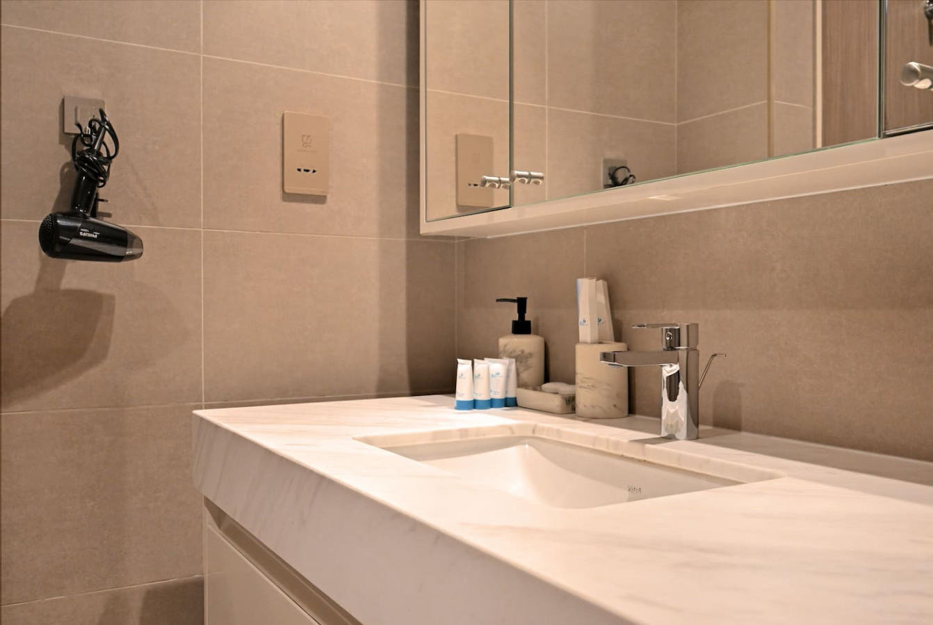 Stylish 2BR | 3 min walk to Dubai Mall