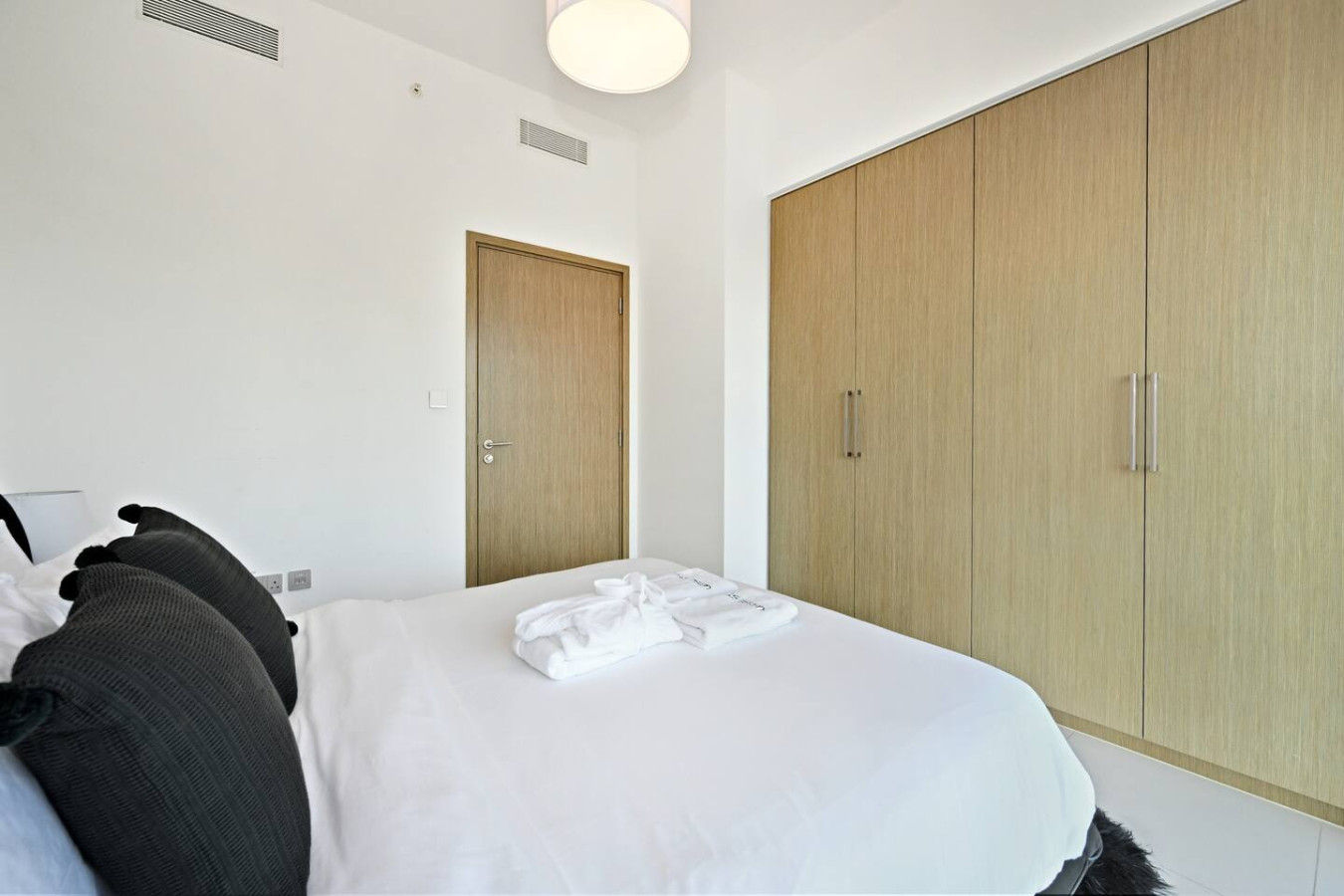 Stylish 2BR | 3 min walk to Dubai Mall