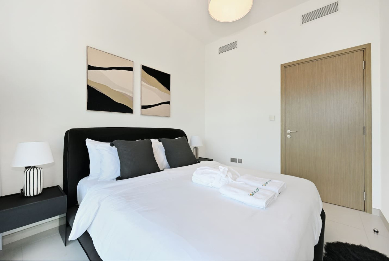 Stylish 2BR | 3 min walk to Dubai Mall