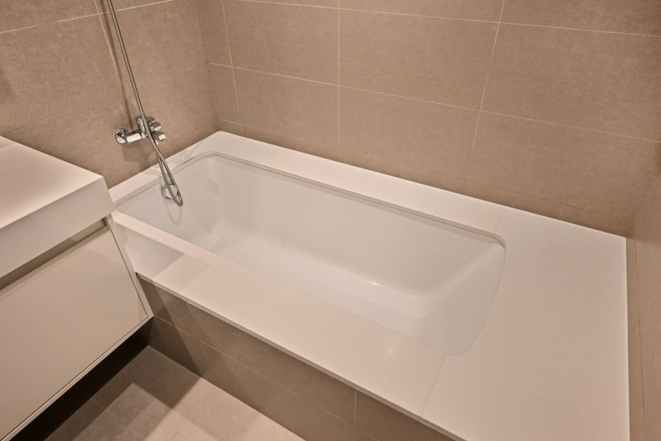 Stylish 2BR | 3 min walk to Dubai Mall