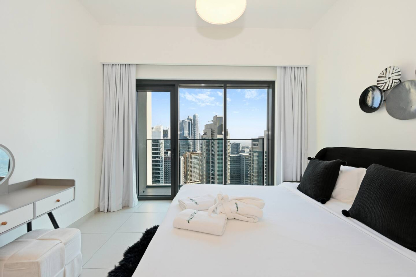 Stylish 2BR | 3 min walk to Dubai Mall
