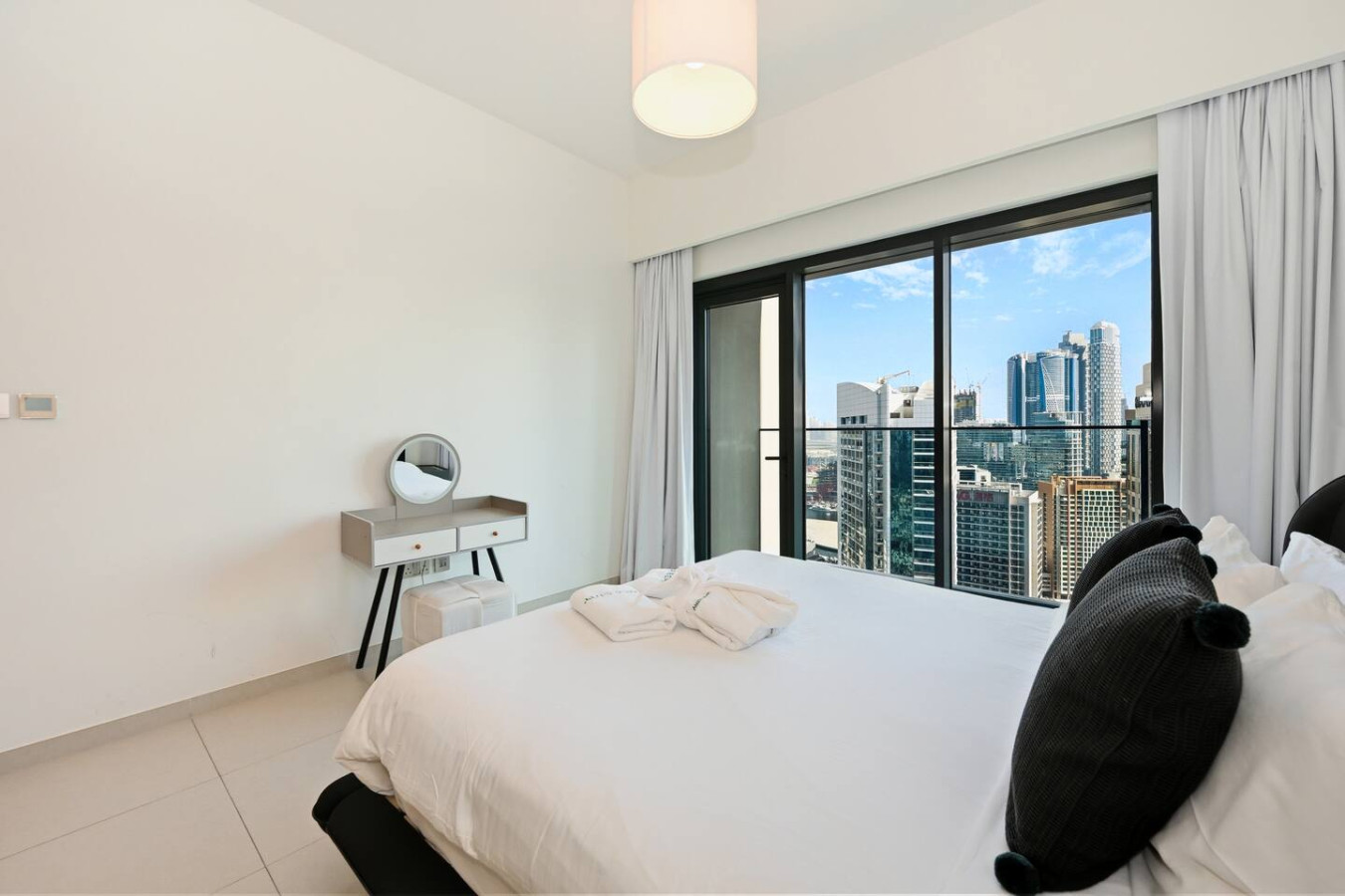 Stylish 2BR | 3 min walk to Dubai Mall