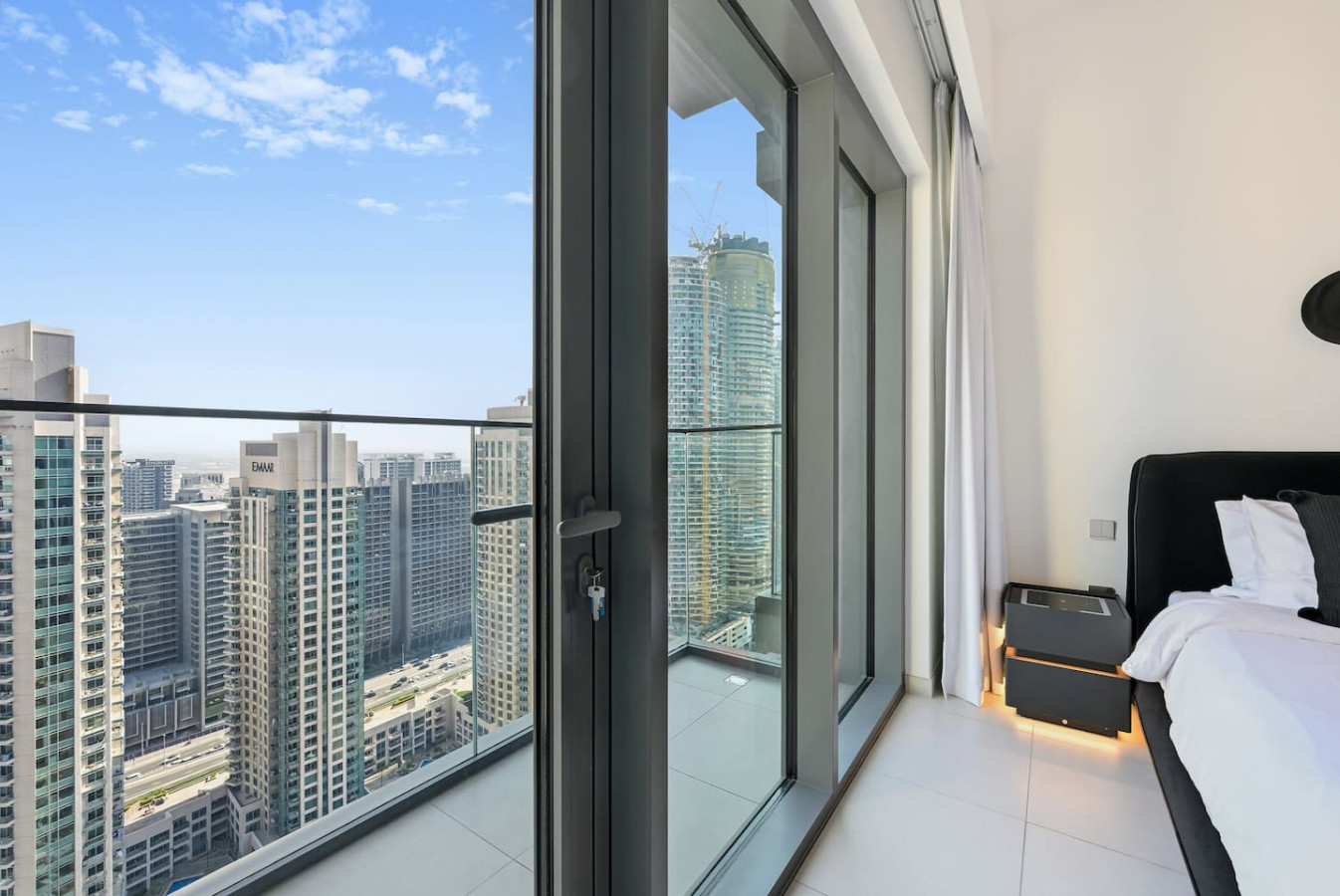 Stylish 2BR | 3 min walk to Dubai Mall