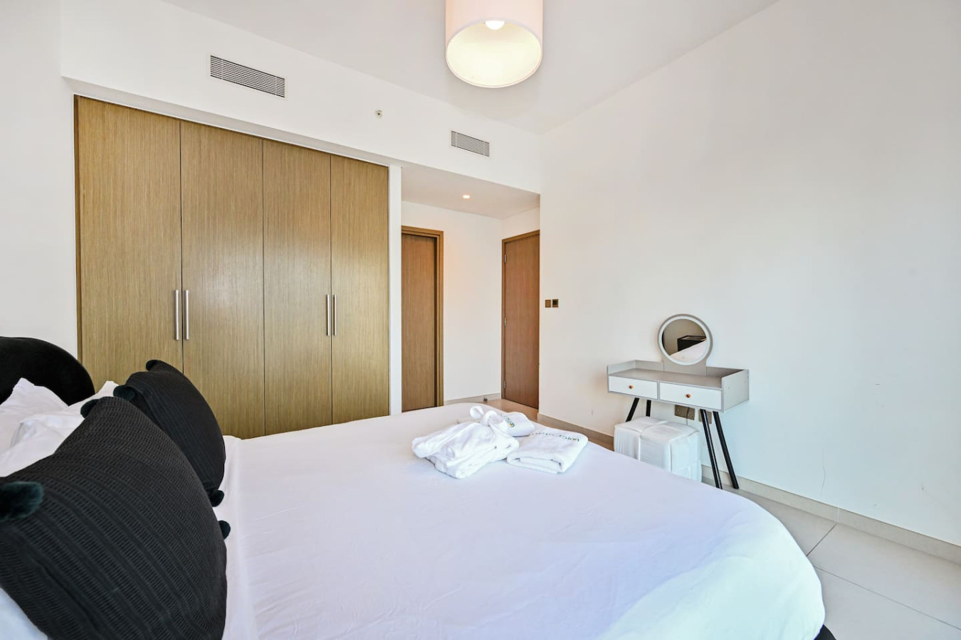 Stylish 2BR | 3 min walk to Dubai Mall