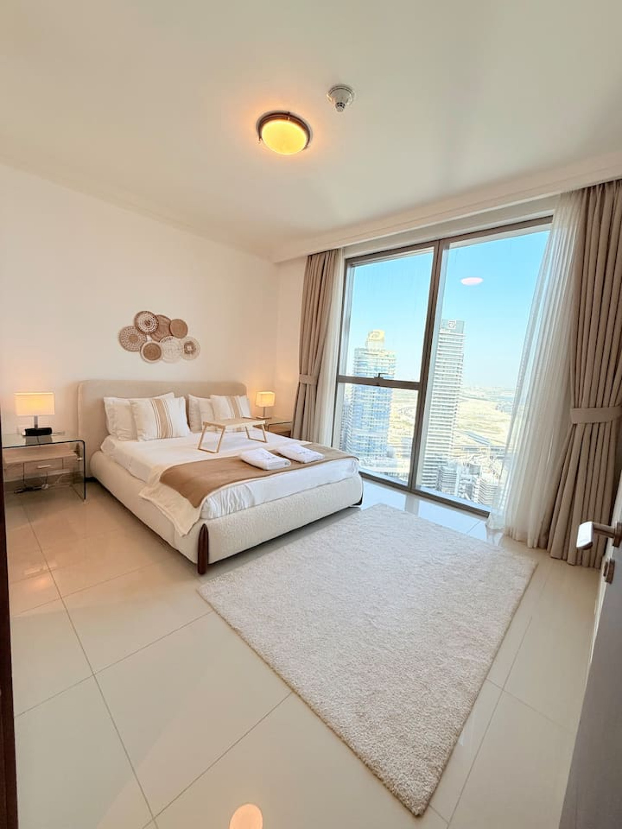 Dubai Mall connected, 38th floor, Amazing pool