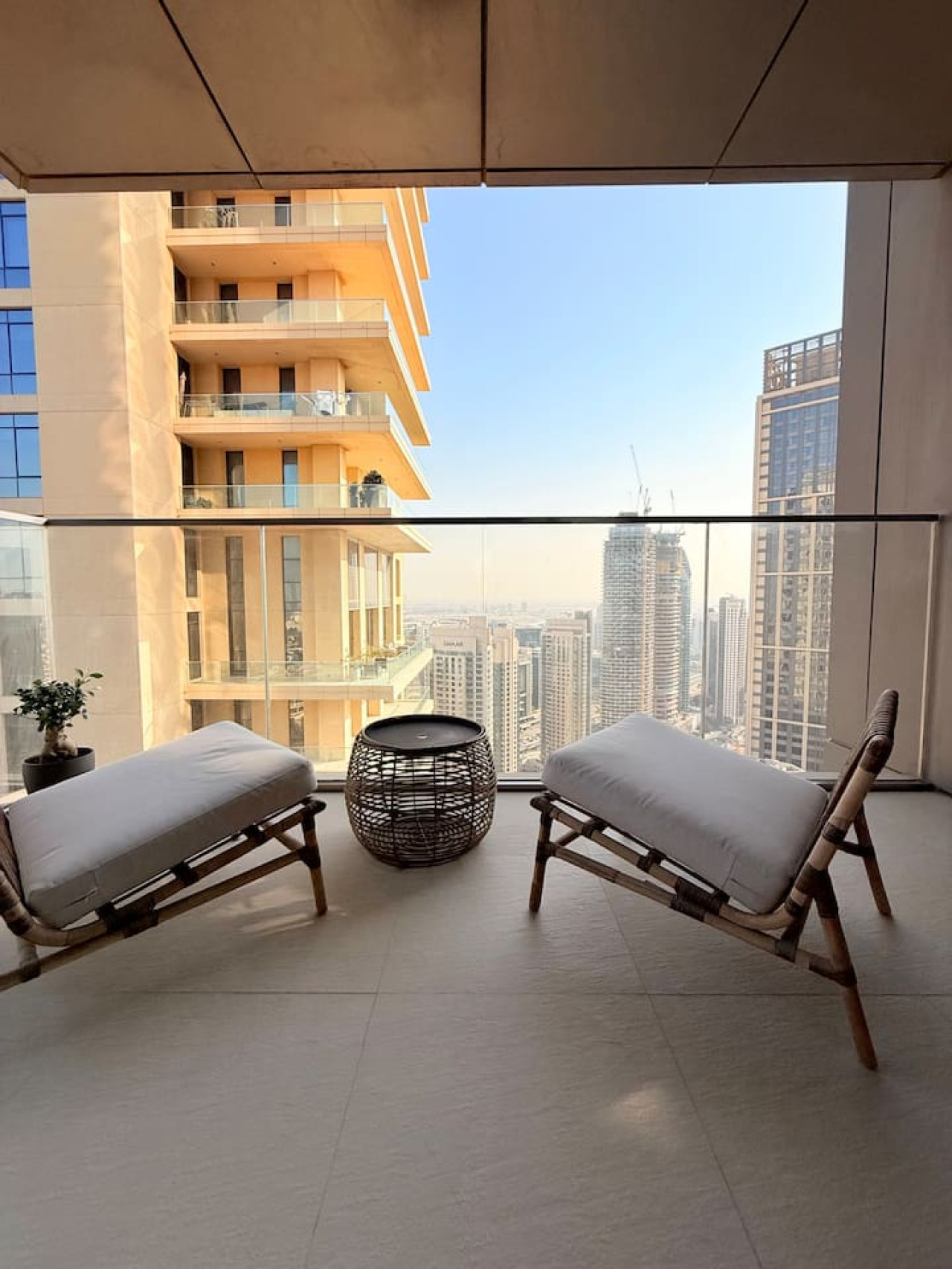 Dubai Mall connected, 38th floor, Amazing pool