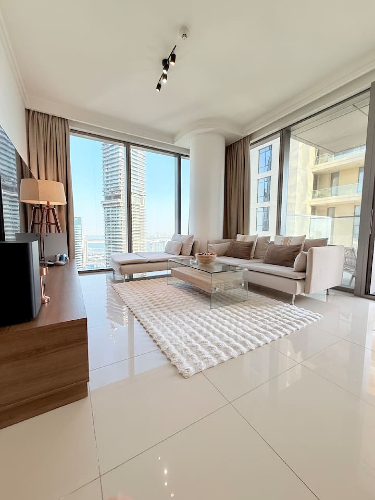 Dubai Mall connected, 38th floor, Amazing pool