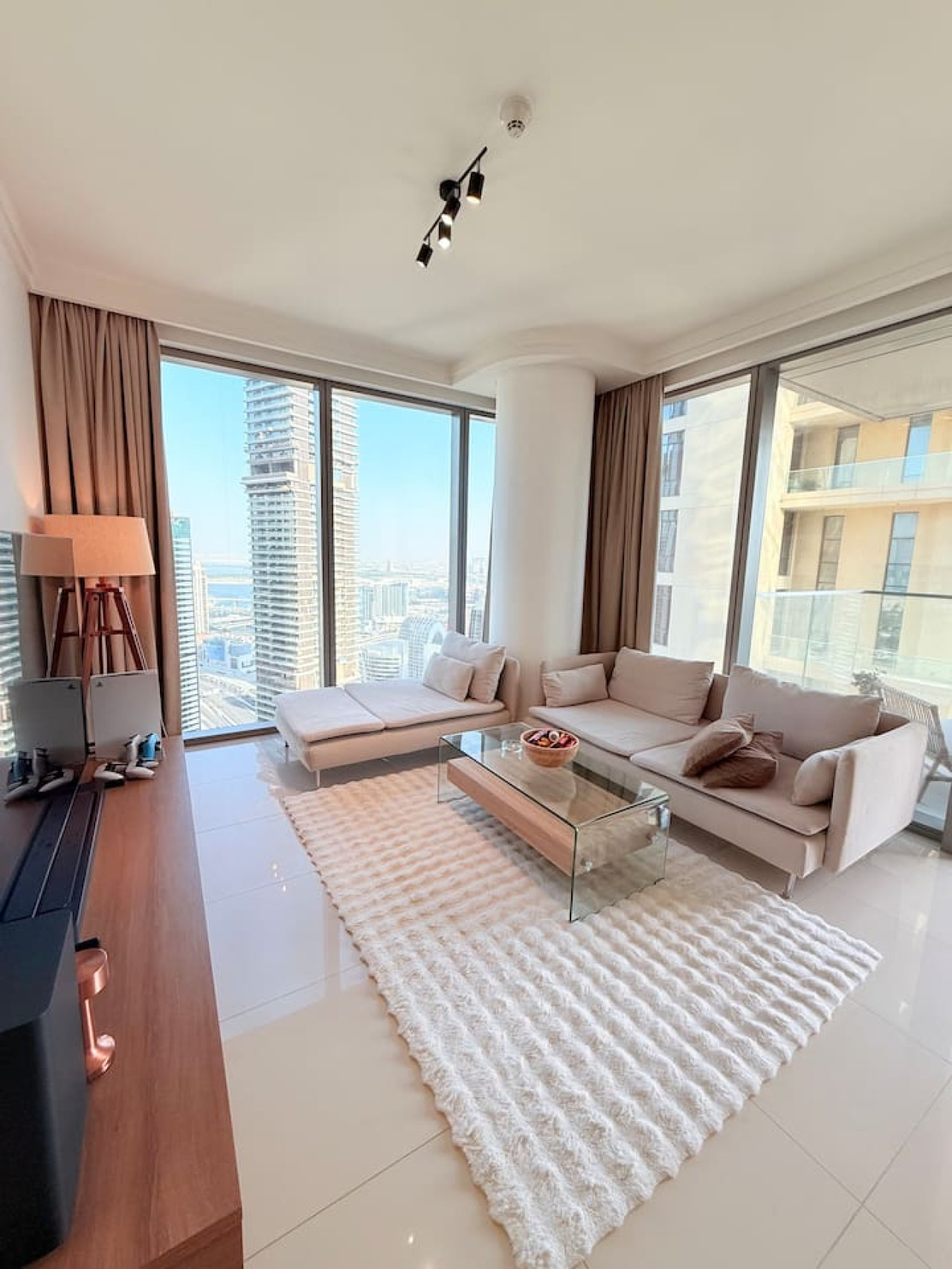 Dubai Mall connected, 38th floor, Amazing pool