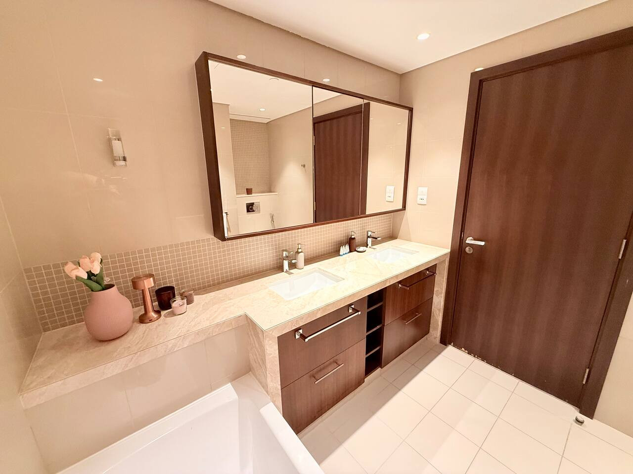 Dubai Mall connected, 38th floor, Amazing pool