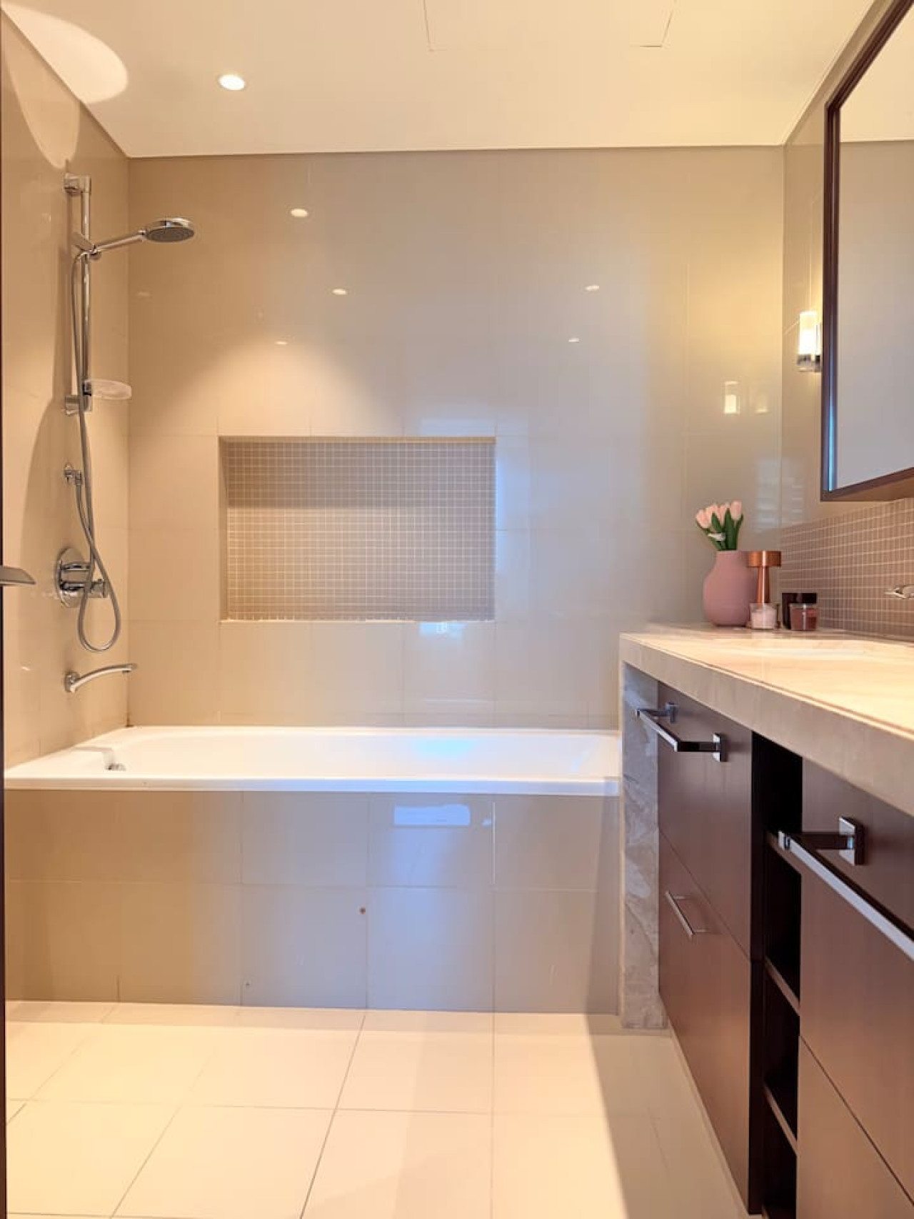 Dubai Mall connected, 38th floor, Amazing pool