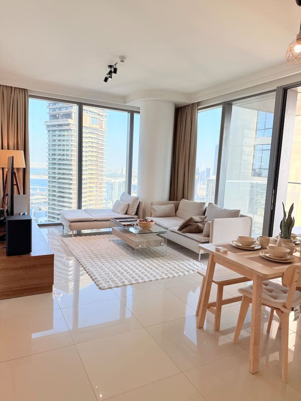 Dubai Mall connected, 38th floor, Amazing pool