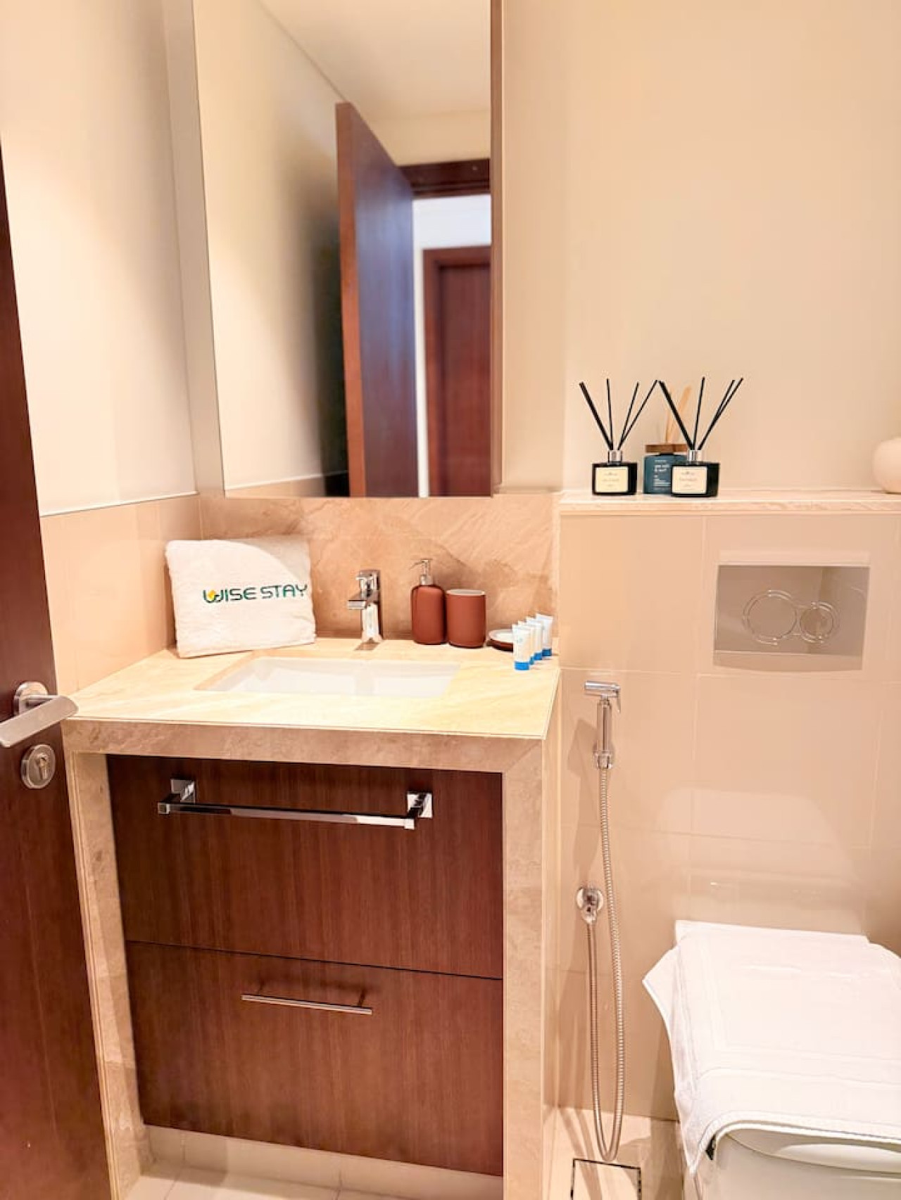 Dubai Mall connected, 38th floor, Amazing pool